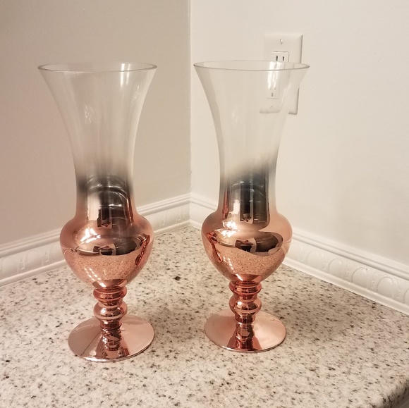 A pair ofglass Rose Gold vase